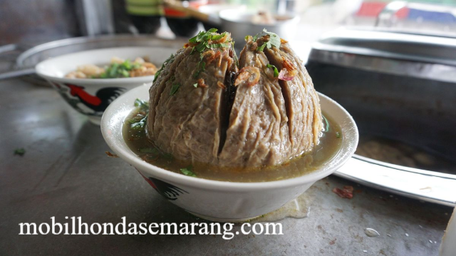 Kuliner Bakso Berukuran Jumbo